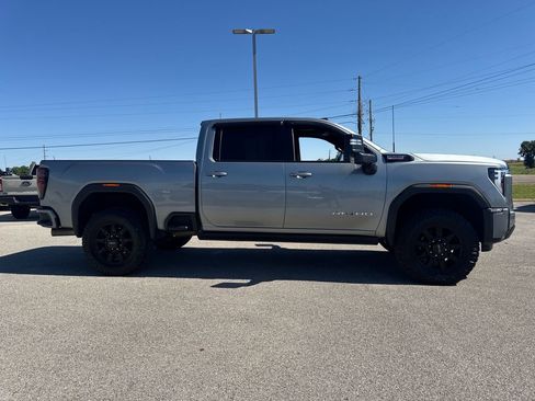 Used 2024 GMC Sierra 2500 AT4 w/ AT4 Premium Plus Package AWD/4WD image 8