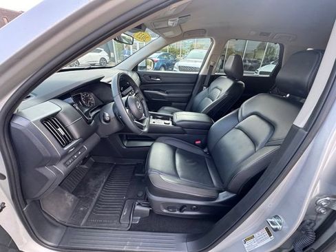 Used 2023 Nissan Pathfinder SL AWD/4WD image 19