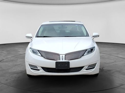 Used 2016 Lincoln MKZ w/ Equipment Group 300A Reserve FWD image 2