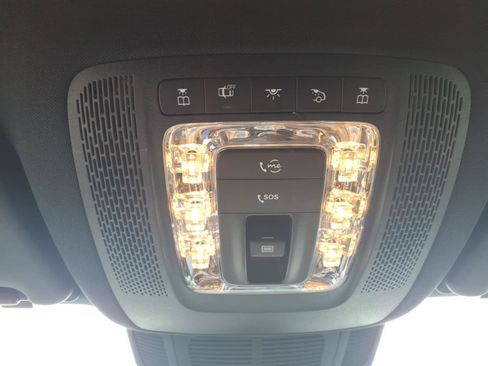 Used 2024 Mercedes-Benz GLS 450 4MATIC image 18