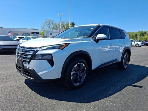 Used 2025 Nissan Rogue SV FWD image 3