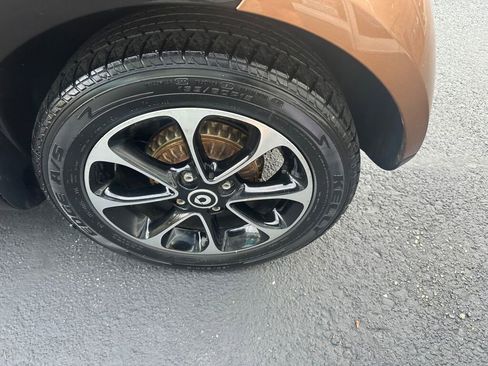 Used 2016 smart fortwo passion RWD image 9