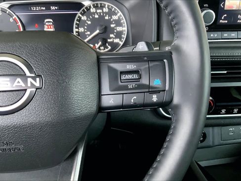 Used 2025 Nissan Rogue SV image 23