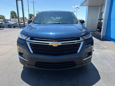 Used 2023 Chevrolet Traverse LS FWD image 2
