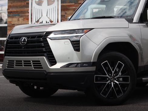 Used 2025 Lexus GX 550 w/ Accessory Package (2T) AWD/4WD image 4