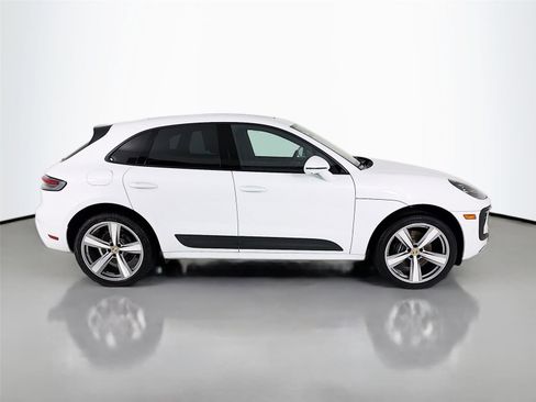Used 2025 Porsche Macan AWD/4WD image 29