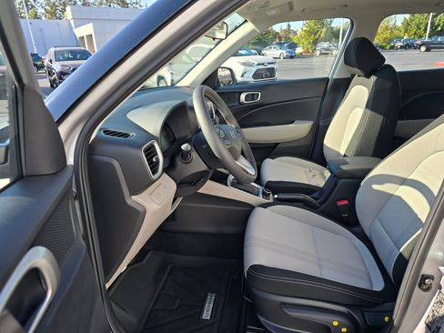 New 2026 Hyundai Venue SEL image 18