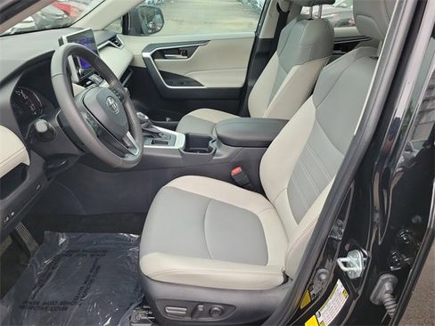 Used 2025 Toyota RAV4 XLE Premium image 12