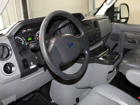 Used 2014 Ford E-150 and Econoline 150 RWD image 14