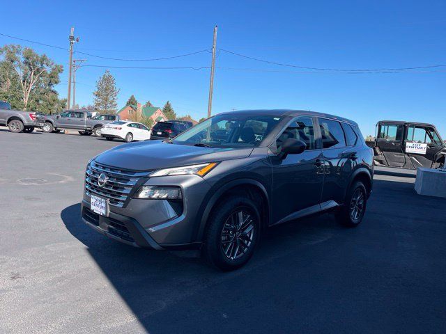 Used 2024 Nissan Rogue S AWD/4WD image 3