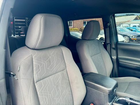 Used 2019 Toyota Tacoma TRD Sport w/ Technology Package AWD/4WD image 17