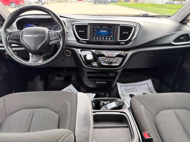Used 2019 Chrysler Pacifica Touring Plus w/ S Appearance Package FWD image 19