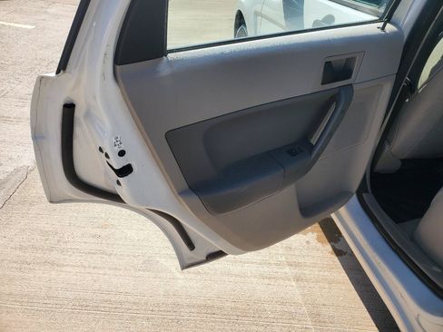Used 2011 Ford Focus SE w/ 201A Rapid Spec Order Code FWD image 13