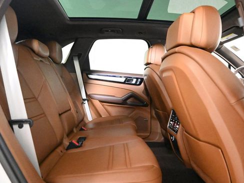 Certified 2022 Porsche Cayenne S Platinum image 19