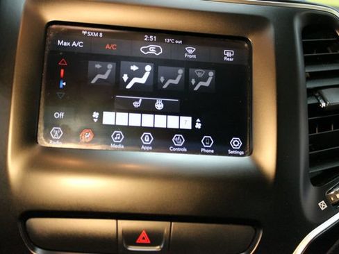 Used 2019 Jeep Cherokee Sport w/ Cold Weather Group AWD/4WD image 24