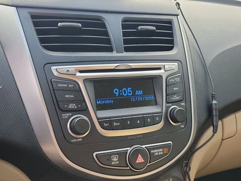 Used 2017 Hyundai Accent SE image 17