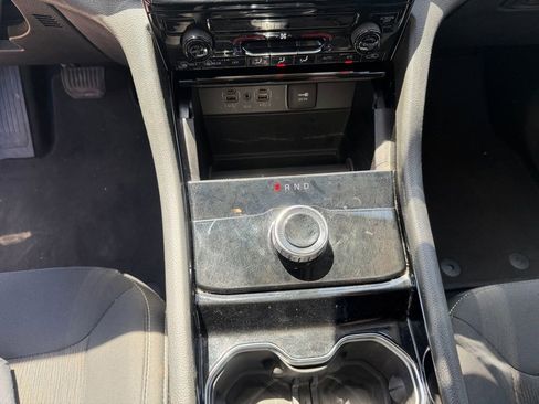 Used 2023 Jeep Grand Cherokee L Laredo RWD image 24