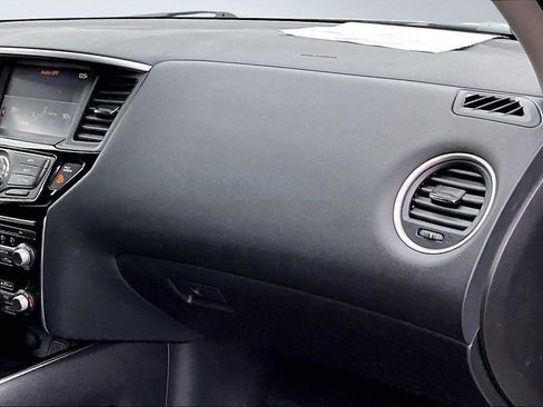 Used 2020 Nissan Pathfinder SV image 22