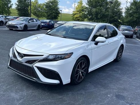 Used 2024 Toyota Camry SE w/ Cold Weather Package FWD image 8
