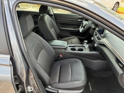 Used 2025 Nissan Altima 2.5 SV FWD image 30