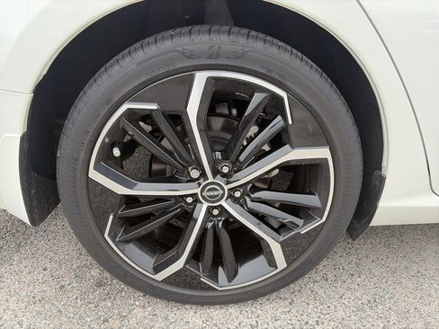 Used 2024 Nissan Altima 2.5 SR w/ SR Premium Package image 7