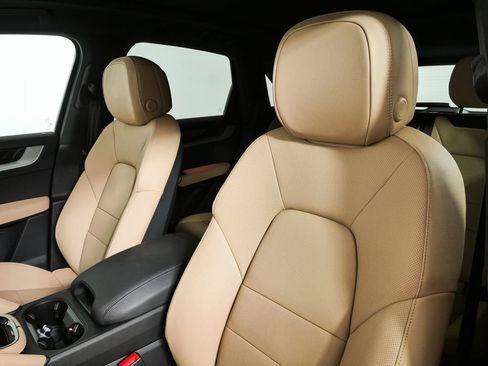 New 2026 Porsche Cayenne AWD/4WD image 5