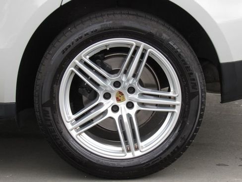 Used 2019 Porsche Macan AWD/4WD image 37