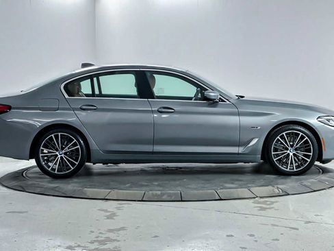 Used 2023 BMW 530e w/ Premium Package image 8