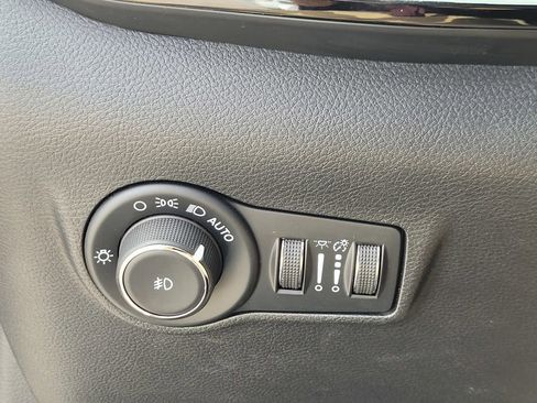 Used 2025 Jeep Compass Trailhawk image 29