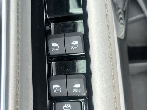 Used 2022 Jeep Wagoneer Series III w/ Premium Group I image 23