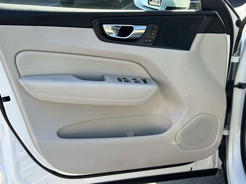 Used 2020 Volvo XC60 T8 Momentum w/ Protection Package Premier image 16