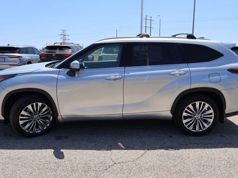 Used 2025 Toyota Highlander Platinum AWD/4WD image 6