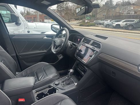 Used 2022 Volkswagen Tiguan SEL R-Line image 7