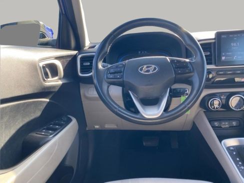 Used 2023 Hyundai Venue SEL image 14