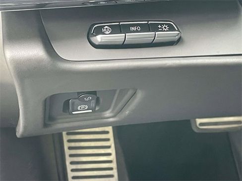 Used 2023 Chevrolet Corvette Stingray Premium Conv w/ Z51 Performance Package image 20