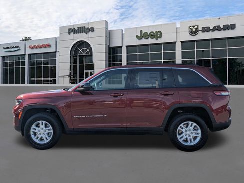 New 2025 Jeep Grand Cherokee Laredo image 6