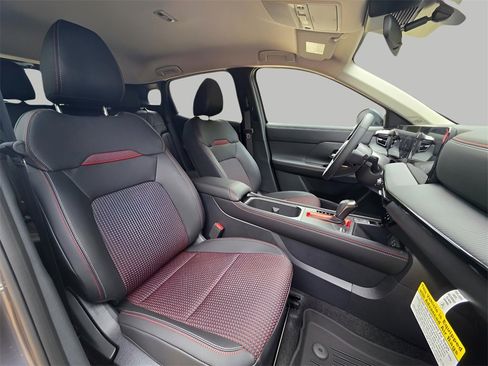 New 2026 Nissan Kicks SR w/ Cold Weather Package image 13