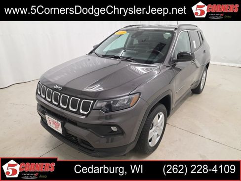 Used 2022 Jeep Compass Latitude w/ Convenience Group AWD/4WD image 1