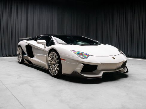 Used 2013 Lamborghini Aventador LP 700-4 image 17