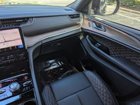 Used 2024 Jeep Grand Cherokee Summit w/ High Altitude Package image 18