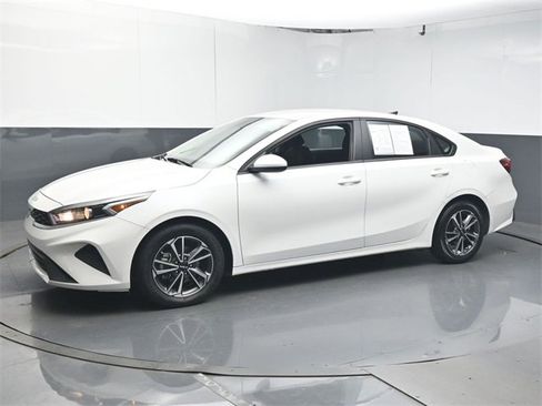 Used 2024 Kia Forte LXS image 4