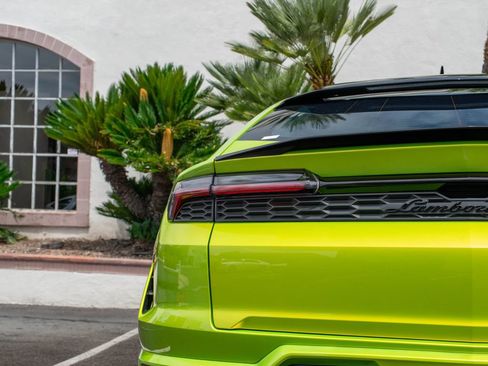 Used 2025 Lamborghini Urus SE AWD/4WD image 42