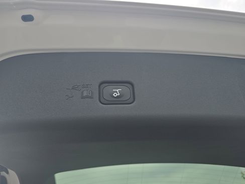 New 2026 Lincoln Nautilus Premier AWD/4WD image 13