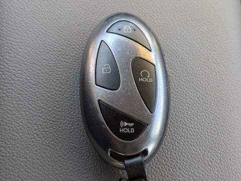 Used 2025 Hyundai Elantra Blue image 30