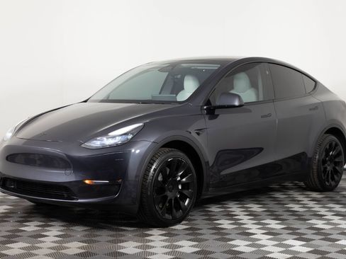 Used 2024 Tesla Model Y Long Range AWD/4WD image 1
