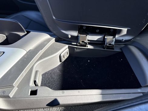 Used 2019 Chevrolet Corvette Stingray Coupe w/ Carbon Flash Badge Package image 35