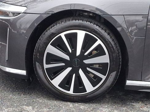 Used 2024 Lucid Air Touring image 9