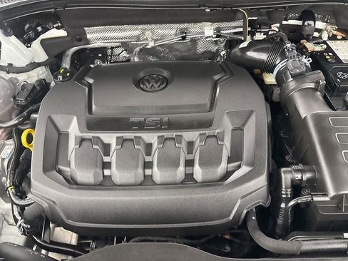 Used 2024 Volkswagen Tiguan Wolfsburg Edition image 31