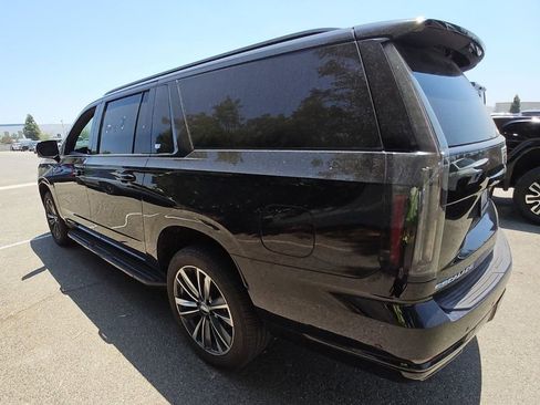 Used 2025 Cadillac Escalade ESV Sport AWD/4WD image 5