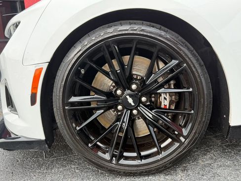Used 2019 Chevrolet Camaro ZL1 RWD image 6